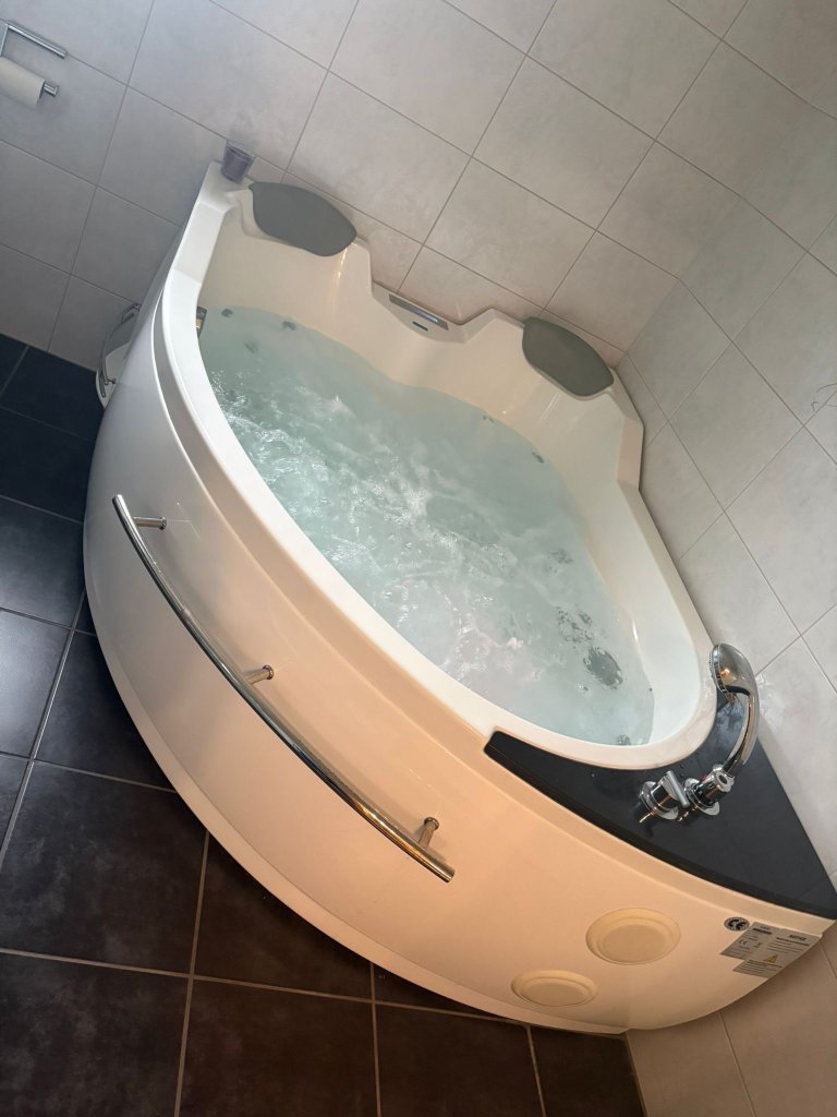 eef6aa18-2c0a-485e-b682-3a737abc8141